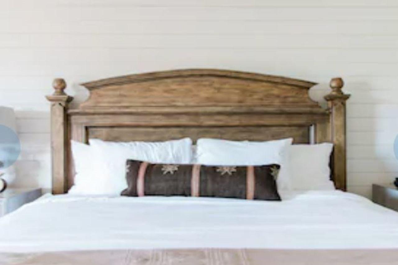 Hillside Boutique Hotel Castroville Exterior foto
